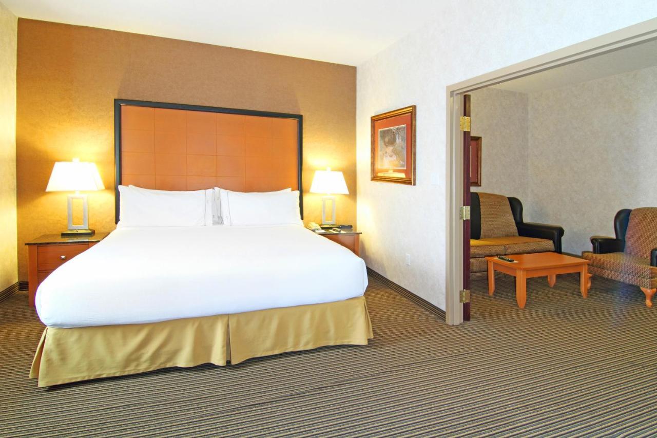 Holiday Inn Express Calgary South By Ihg Exterior foto