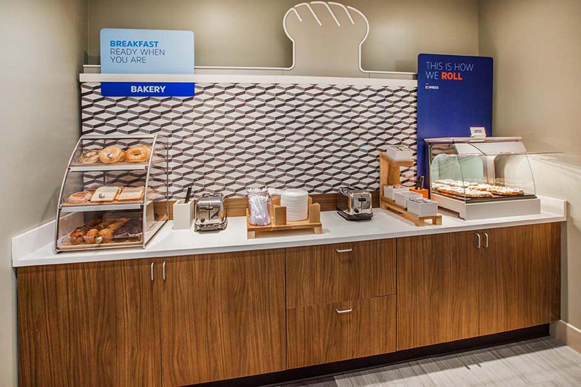 Holiday Inn Express Calgary South By Ihg Exterior foto