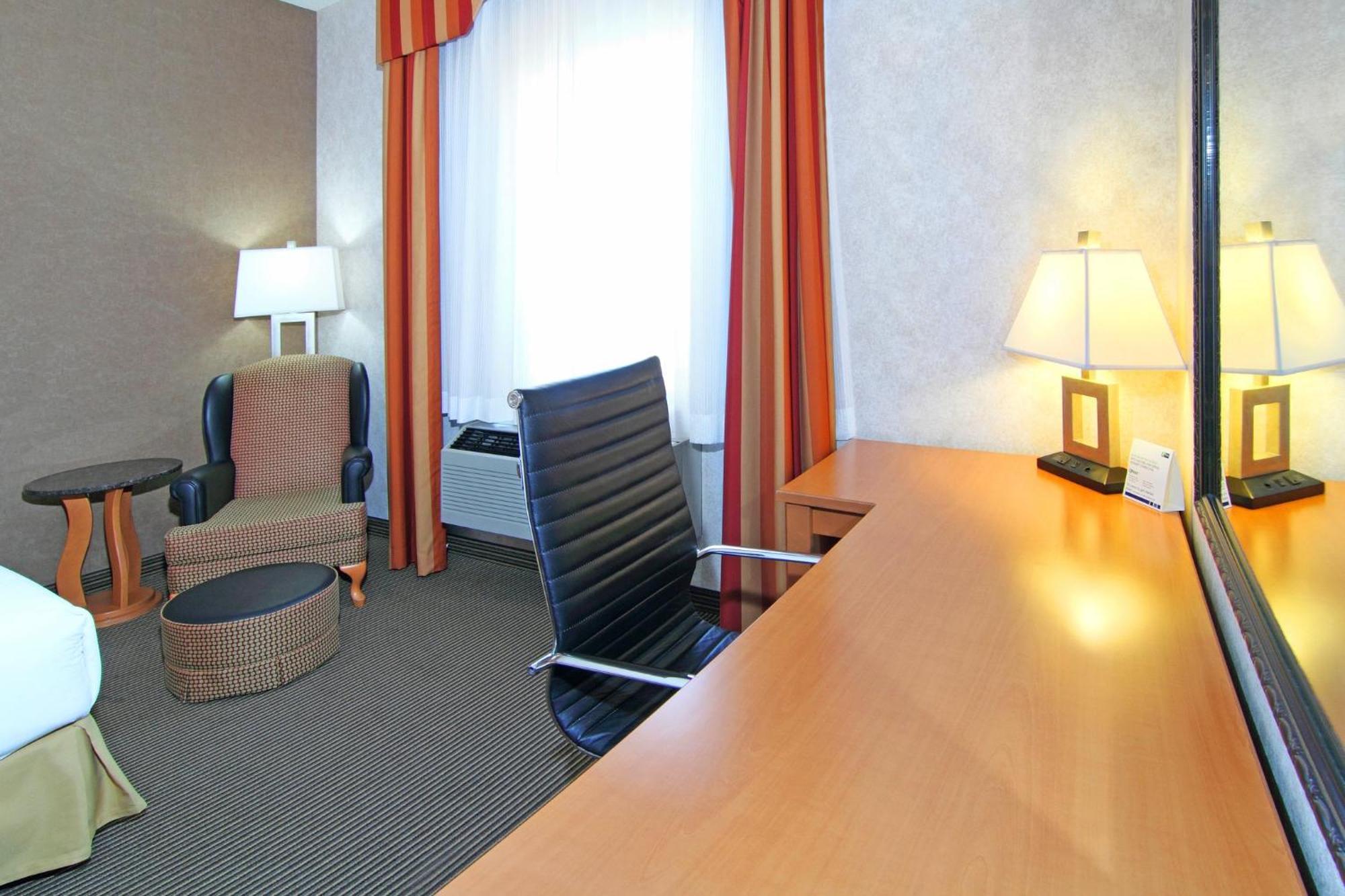 Holiday Inn Express Calgary South By Ihg Exterior foto
