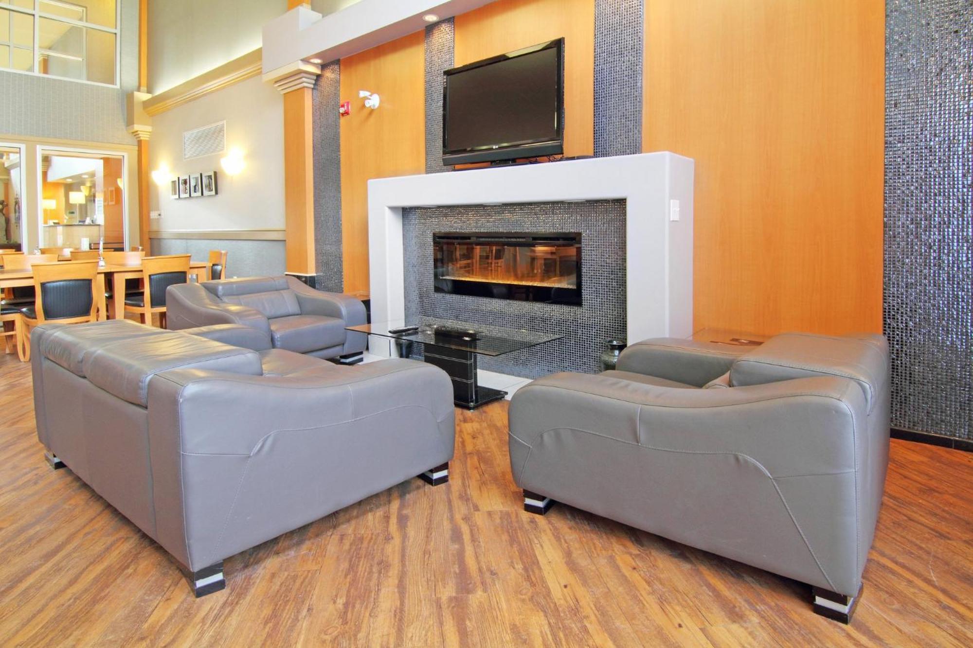 Holiday Inn Express Calgary South By Ihg Exterior foto