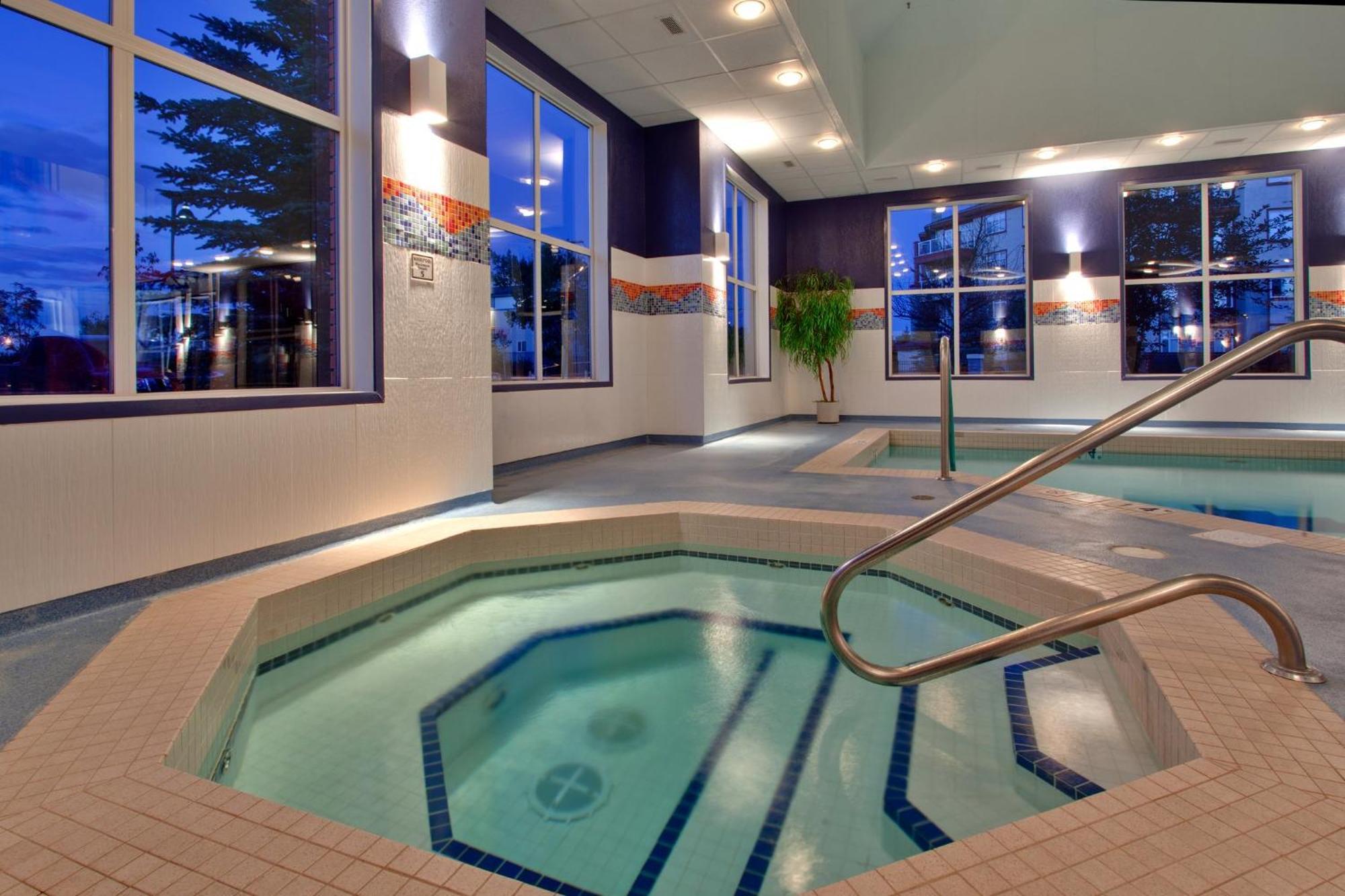 Holiday Inn Express Calgary South By Ihg Exterior foto