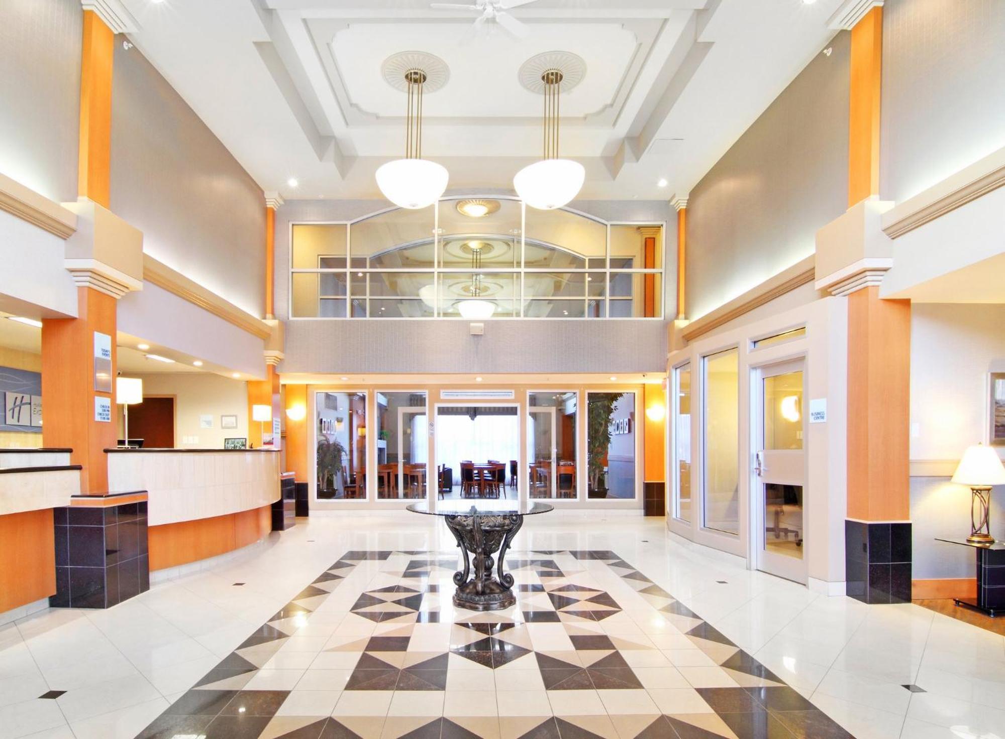 Holiday Inn Express Calgary South By Ihg Exterior foto