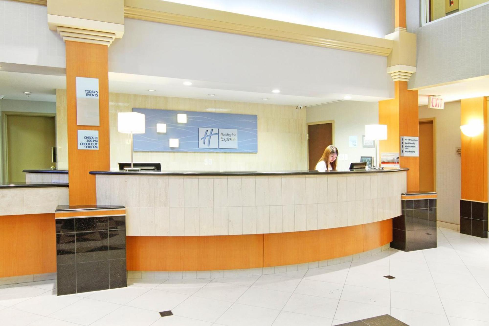 Holiday Inn Express Calgary South By Ihg Exterior foto