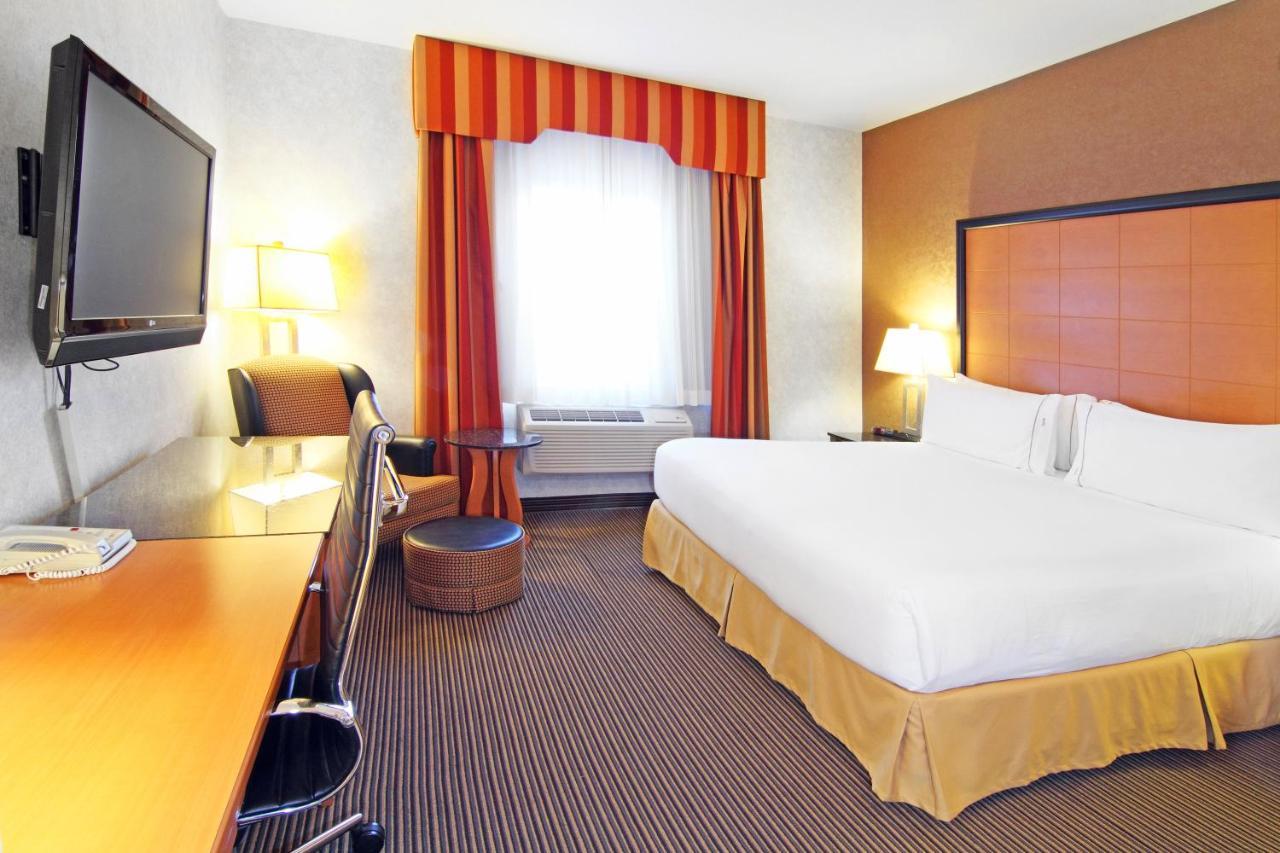 Holiday Inn Express Calgary South By Ihg Exterior foto